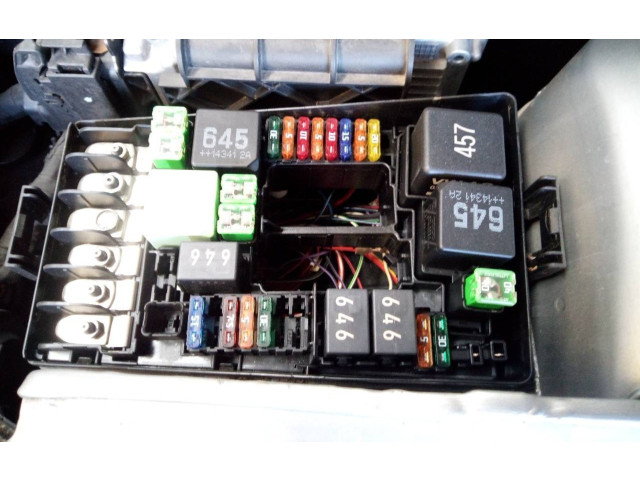 Pojistková skříňka Řídící jednotka BSM Volkswagen Passat Alltrack 2018