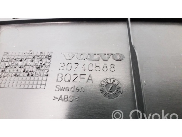 Другая деталь салона