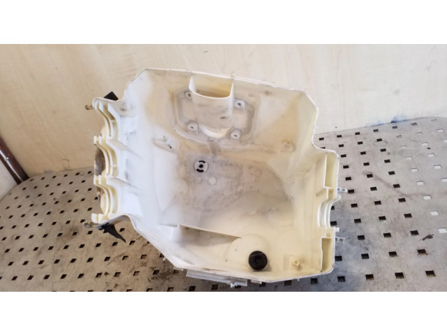 Pojistková skříňka BMW X1 E84 2010