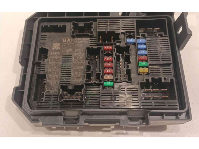 Блок предохранителей 284B04064R Dacia Sandero III