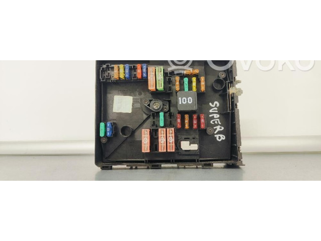 Блок предохранителей 1K0937125D   Skoda Superb B6 (3T)    