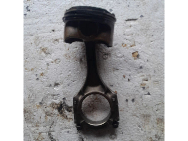 Píst 784323704, 120326181   BMW 7 F01 F02 F03 F04  pro benzínový motor 4.4  