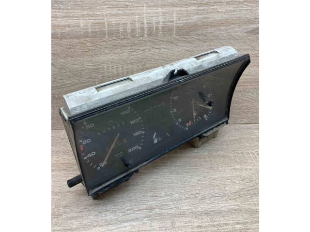 Přístrojová deska Volkswagen PASSAT 1981 321919033, EU