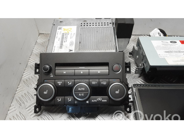 Радио/ проигрыватель CD/DVD / навигация