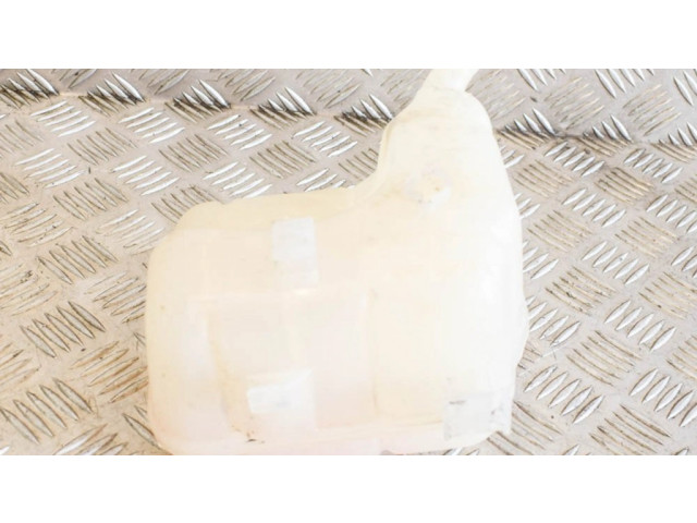 Расширительный бачок охлаждающей жидкости