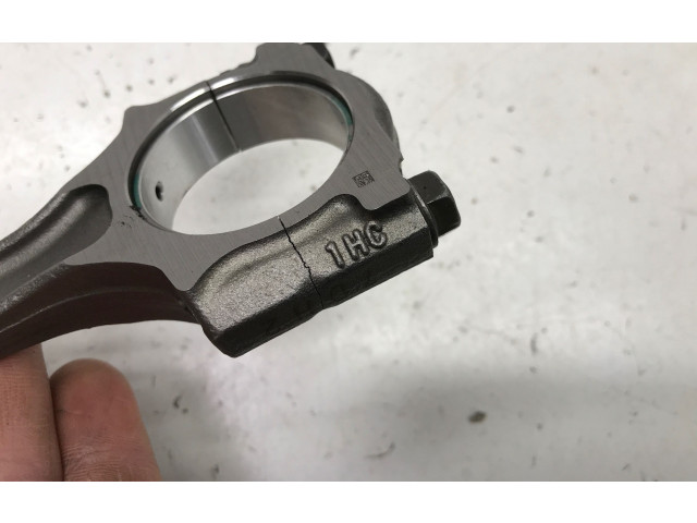 Píst Nissan Note (E12)