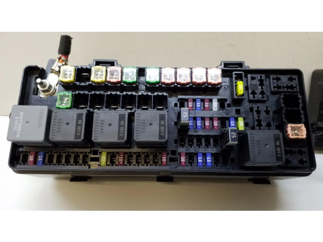 Pojistková skříňka 68197242AB, 04671886AA Chrysler 300C 2014