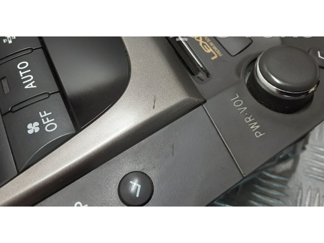 Радио/ проигрыватель CD/DVD / навигация