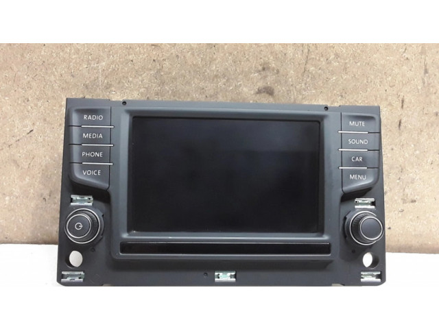 Радио/ проигрыватель CD/DVD / навигация