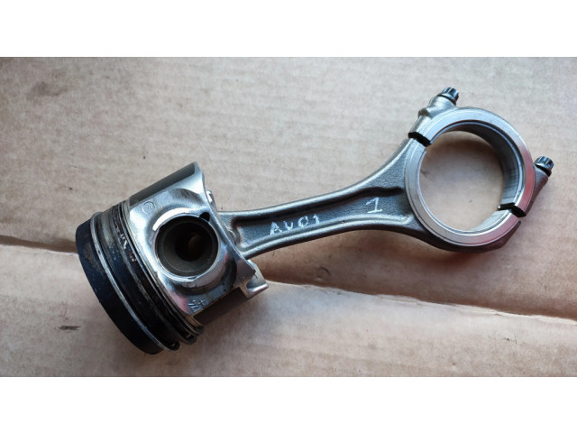 Píst 83L82 Audi A6 S6 C6 4F pro naftový motor 3.0