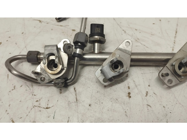 Vstřikovací lišta A2700780645 Mercedes-Benz C AMG W205 pro benzínový motor 4.0