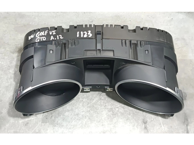 Панель приборов 5K6920872A   Volkswagen Golf VI       