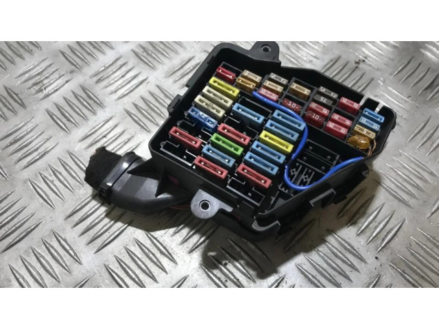 Блок предохранителей 8d1941824 Skoda Octavia Mk1 (1U)