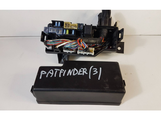 Блок предохранителей 63564138 Nissan Pathfinder R51