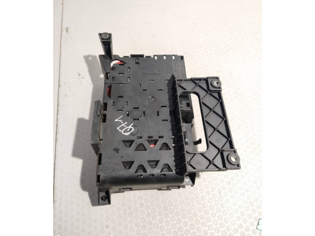 Pojistková skříňka 7L0937548C Audi Q7 4L 2009