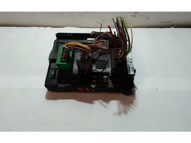 Блок предохранителей 9643498880-00, 137718200 Citroen C2