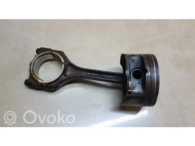 Píst Dodge Caliber pro benzínový motor 2.0