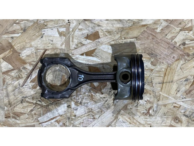 Píst 7843123704, 111213686 BMW 5 F10 F11 pro benzínový motor 4.4