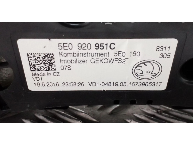 Панель приборов 5E0920951C Skoda Octavia Mk3 (5E)