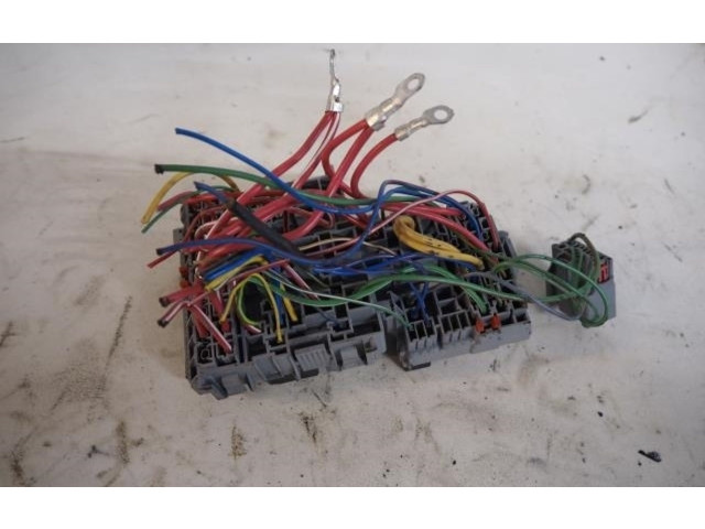 Pojistková skříňka 30728132 Volvo XC90 2008