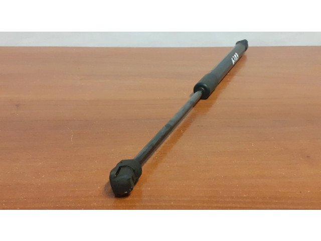 Амортизатор капота двигателя