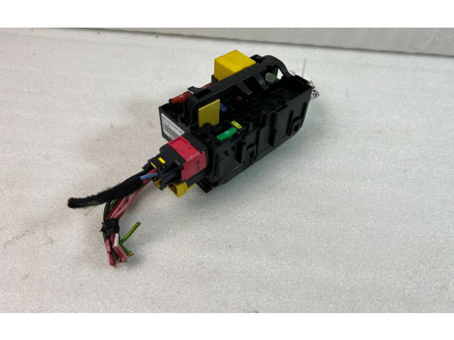   Pojistková skříňka 9806192580   Peugeot 3008 II 2018