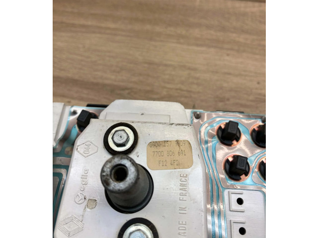 Панель приборов 7700806691, EU   Renault Clio I       