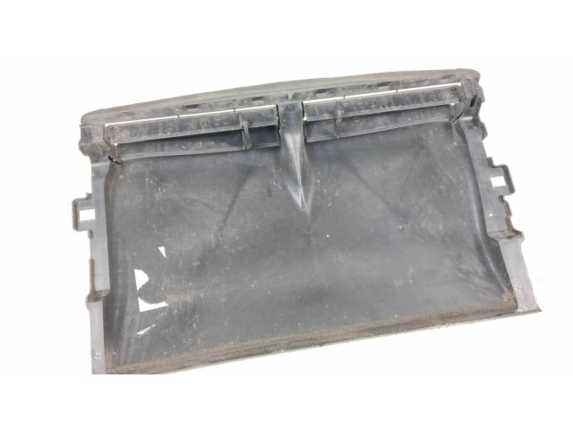 Другая деталь отсека двигателя