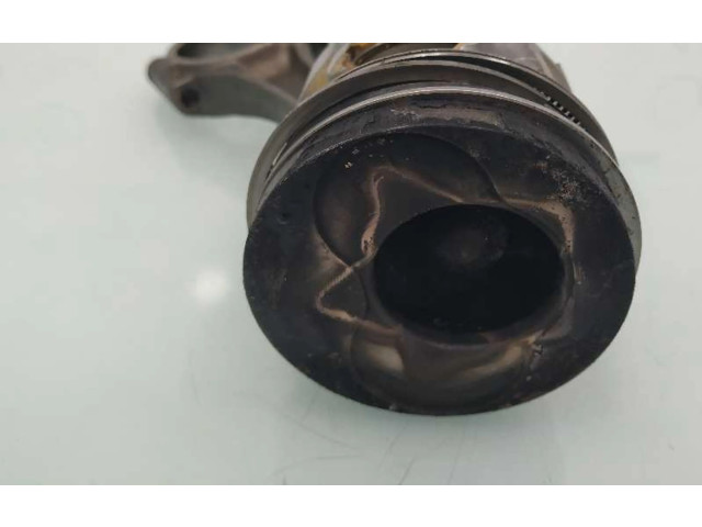  Поршень с шатуном    Skoda Octavia Mk2 (1Z)  