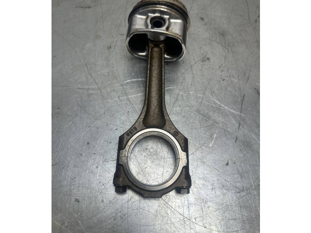 Поршень с шатуном AAA 021e Volkswagen Golf III