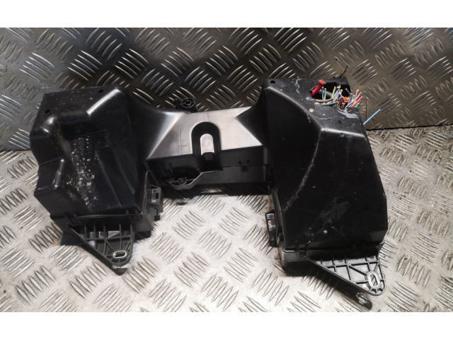 Блок предохранителей 8X2T14290TD Jaguar XF X250