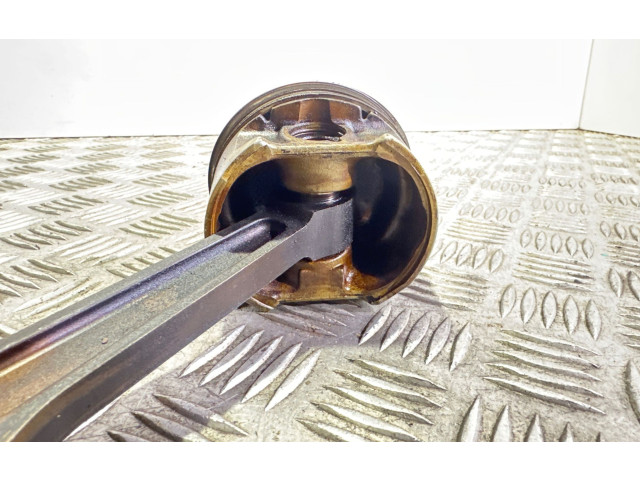  Поршень с шатуном  2399  Jaguar XJ X308  