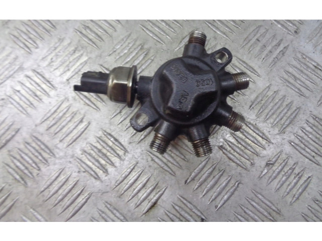 Топливная рампа 8200584034   Renault Clio III  