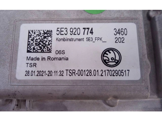 Панель приборов 5E3920774 Skoda Octavia Mk4