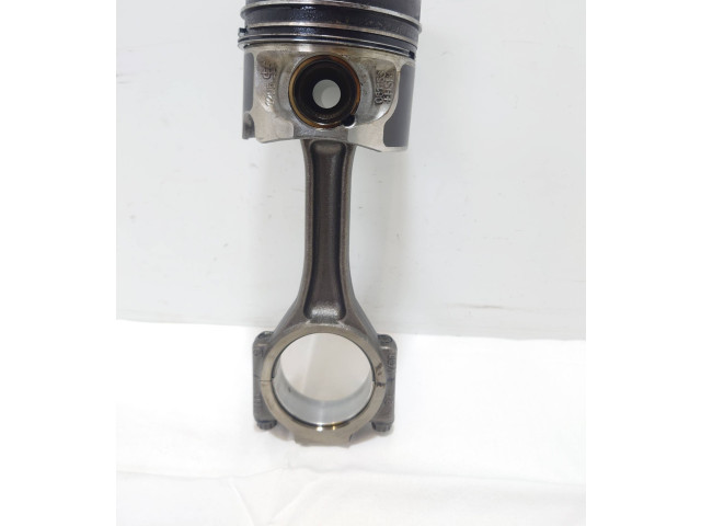  Поршень с шатуном  03L101t, 250211  Volkswagen PASSAT B7  