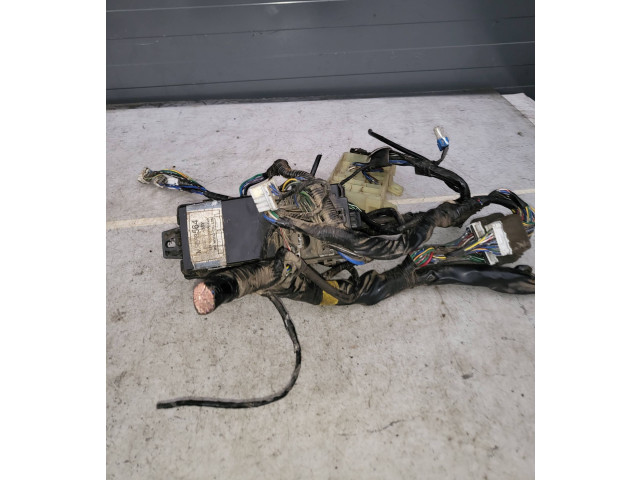 Pojistková skříňka MR563564 Mitsubishi L200 2004