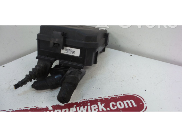 Блок предохранителей 39040853 Vauxhall Astra K