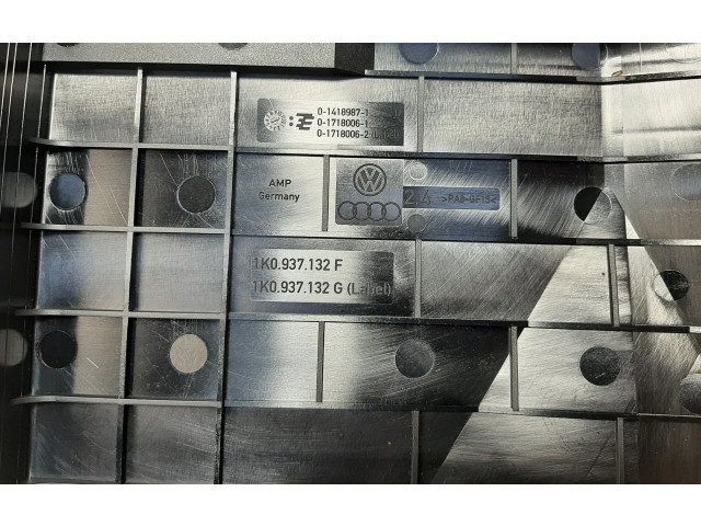   Pojistková skříňka 3C0937125A, 1K0937132F   Volkswagen Tiguan 2011