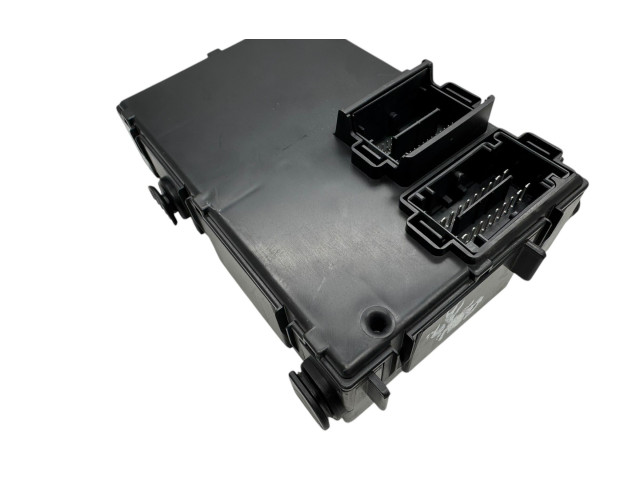 Блок предохранителей 13356923, 28282164   Opel Meriva B    