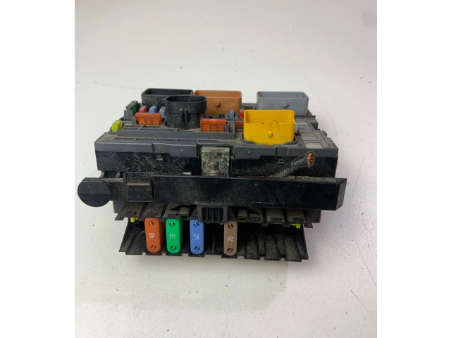 Блок предохранителей  9664706080, R03   Peugeot Expert    