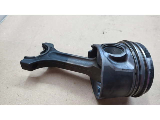 Поршень M57D30 BMW X5 E70 для дизельного двигателя 3.0