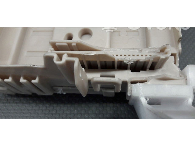 Pojistková skříňka 827300H030A Peugeot 108 2014