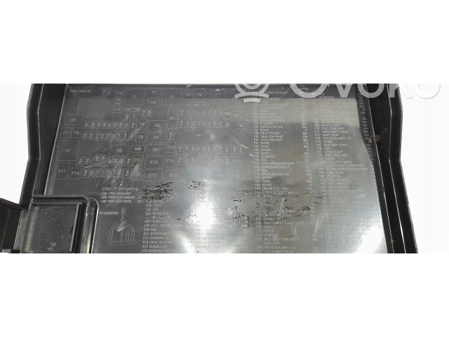 Блок предохранителей P68425200AB Jeep Grand Cherokee