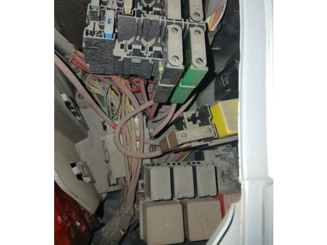 Блок предохранителей    Renault Clio II    