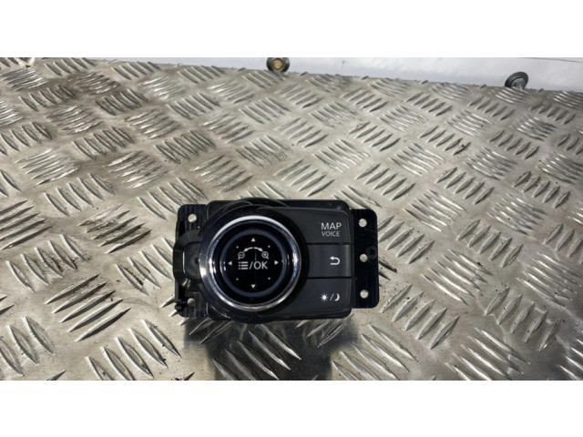 Радио/ проигрыватель CD/DVD / навигация