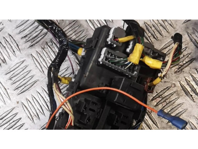 Pojistková skříňka mr409898 Mtsubishi Pajero Sport I 2006