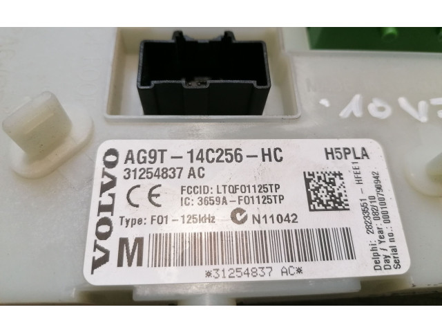 Блок предохранителей AG9T14C256HC, 31254837   Volvo V70    