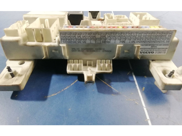 Блок предохранителей 31268178   Volvo V50       