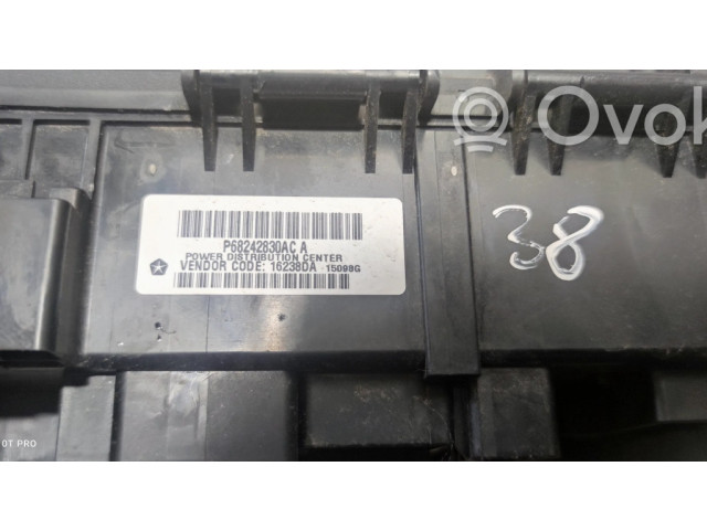   Pojistková skříňka P68242830AC   Dodge Durango 2017