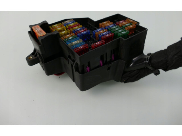 Pojistková skříňka 7L0941828B Porsche Cayenne (9PA) 2005